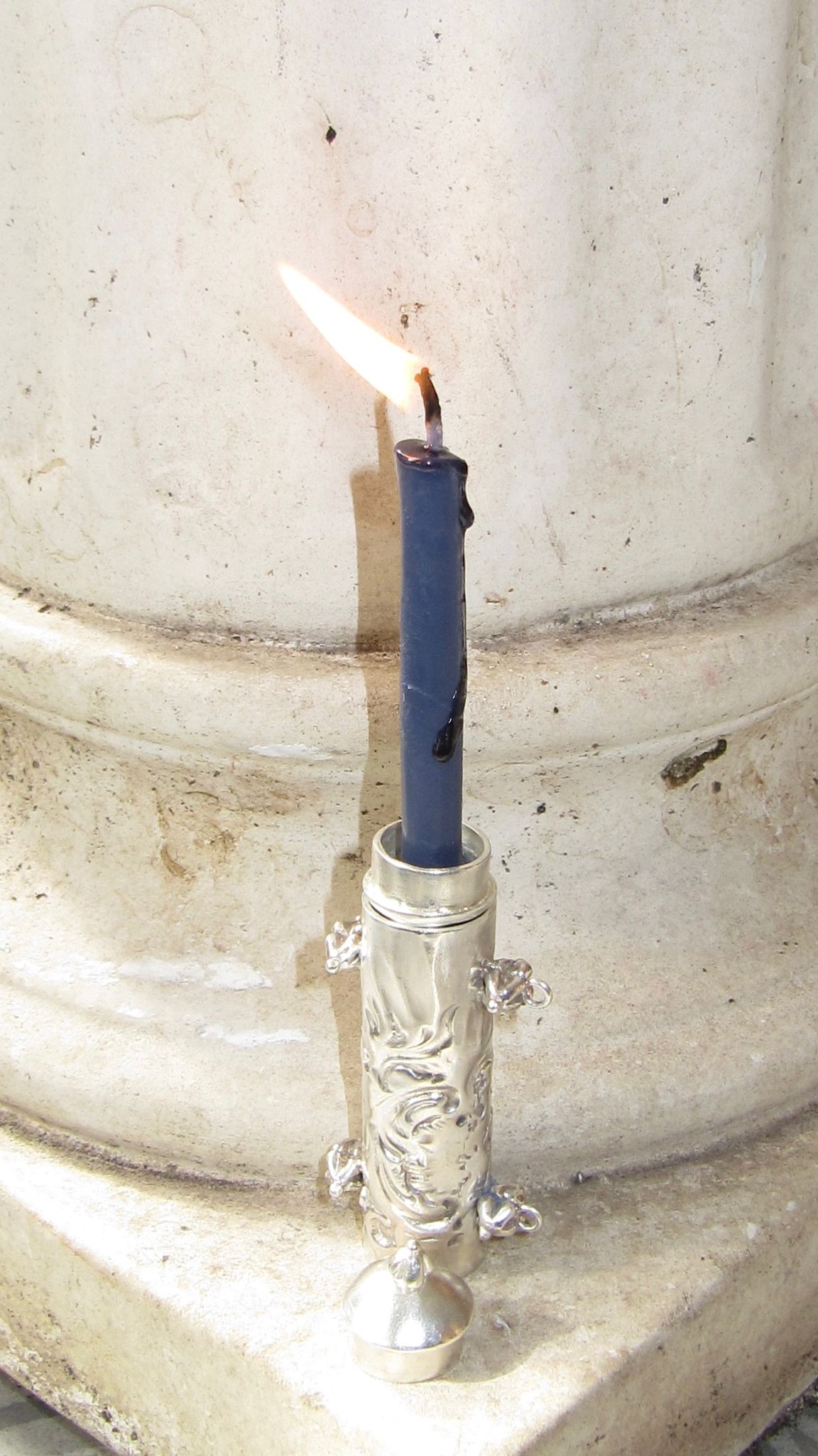 Candle necklace fur