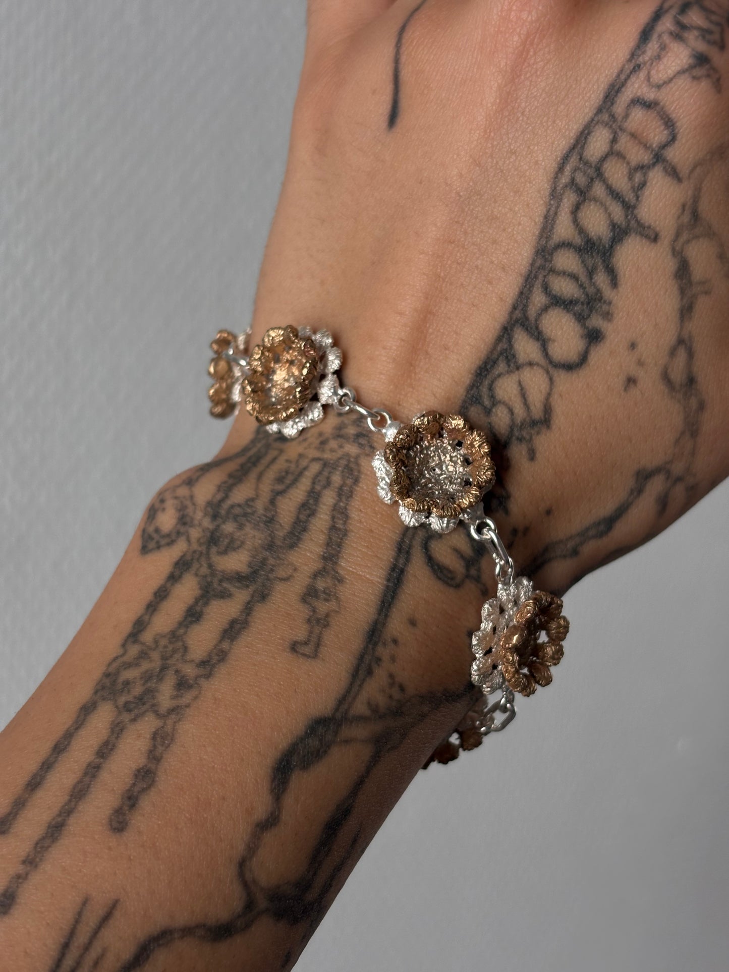 Daisy lace bracelet
