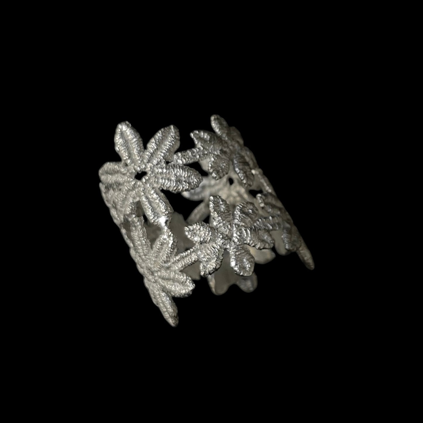 Marguerite lace ring