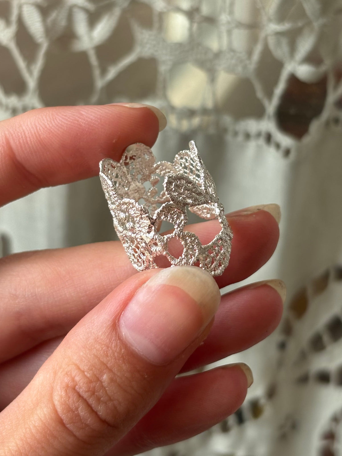 Gerbera lace ring