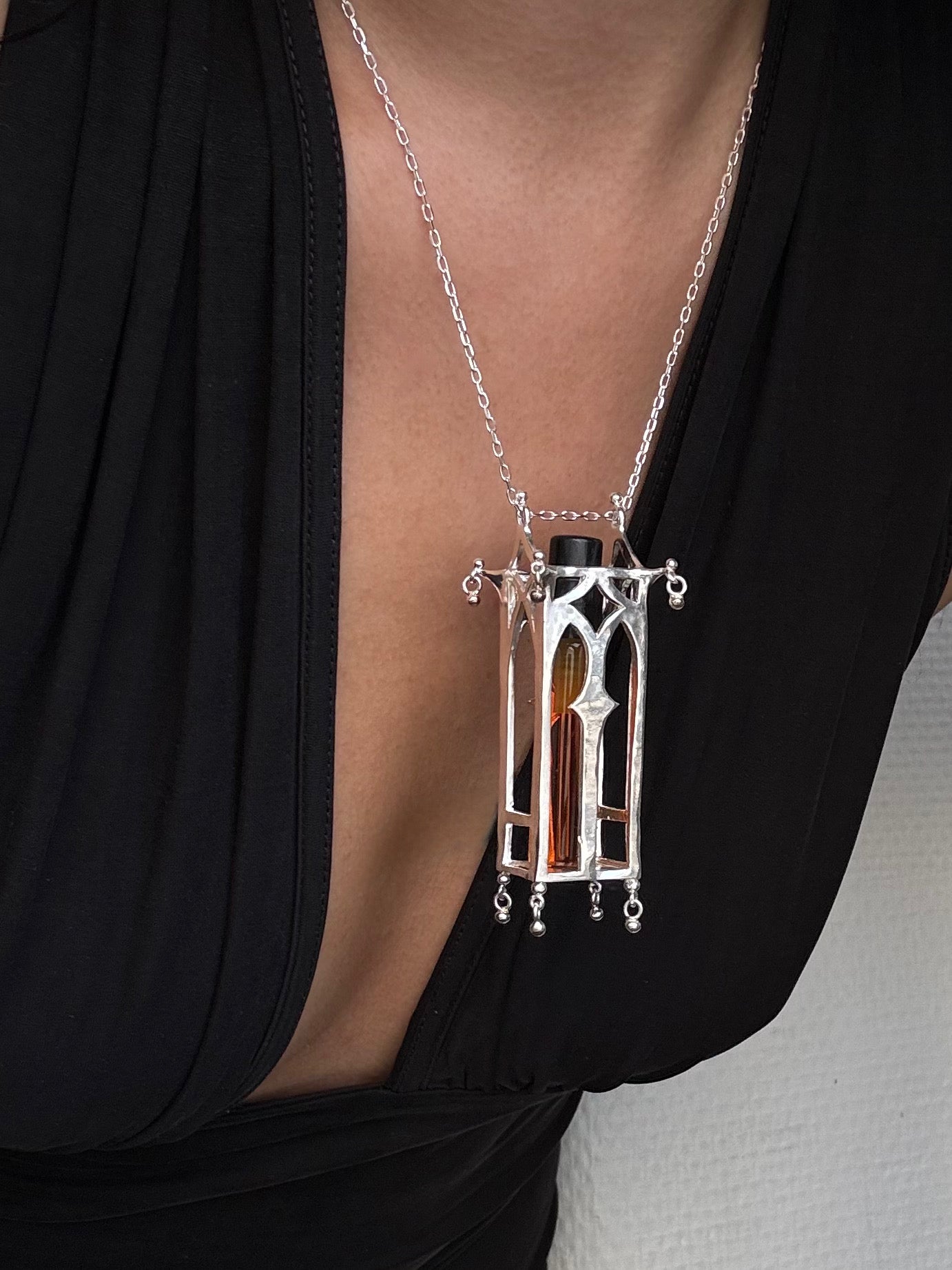 Granada perfume pendant