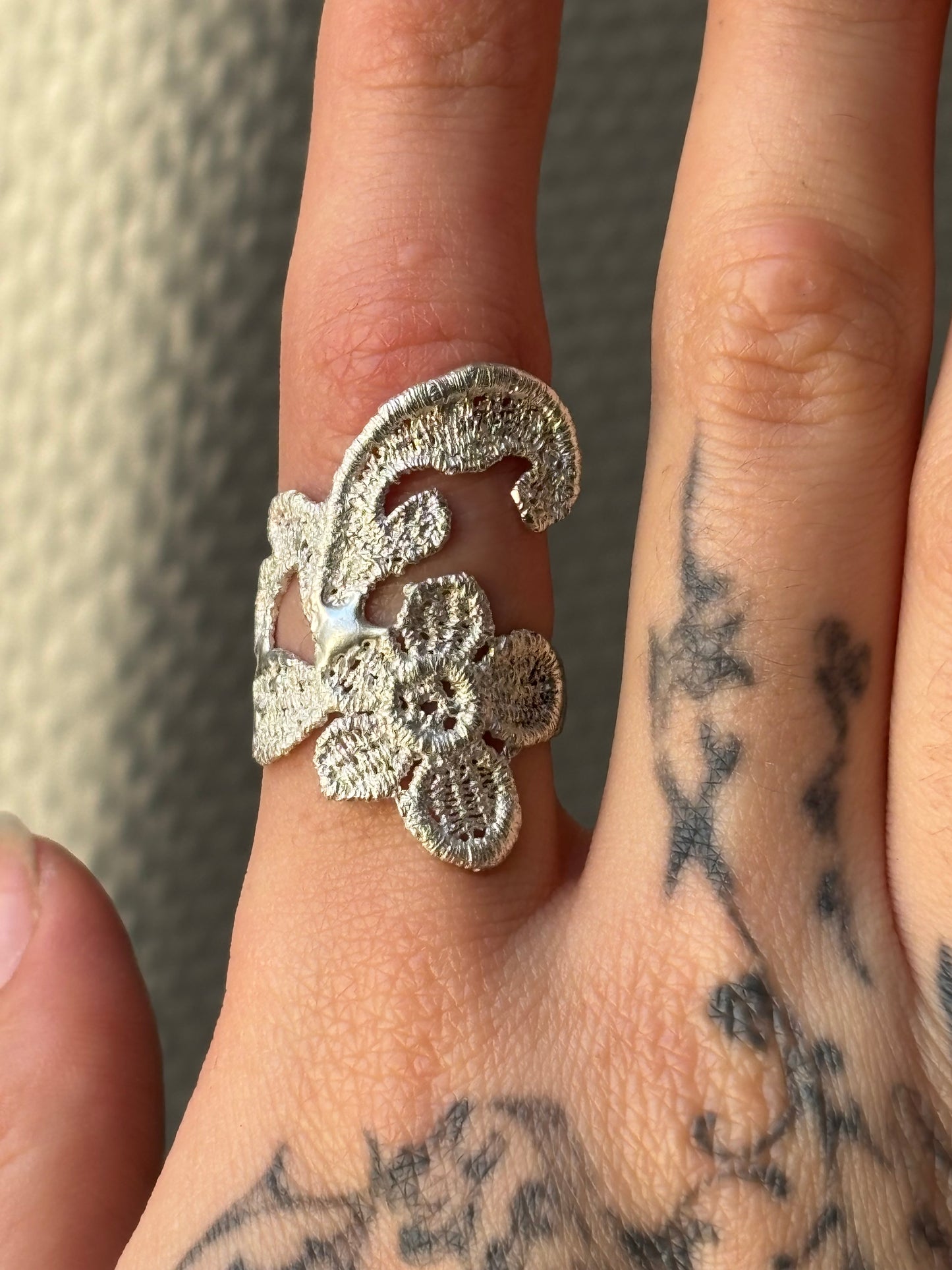 Iris lace ring
