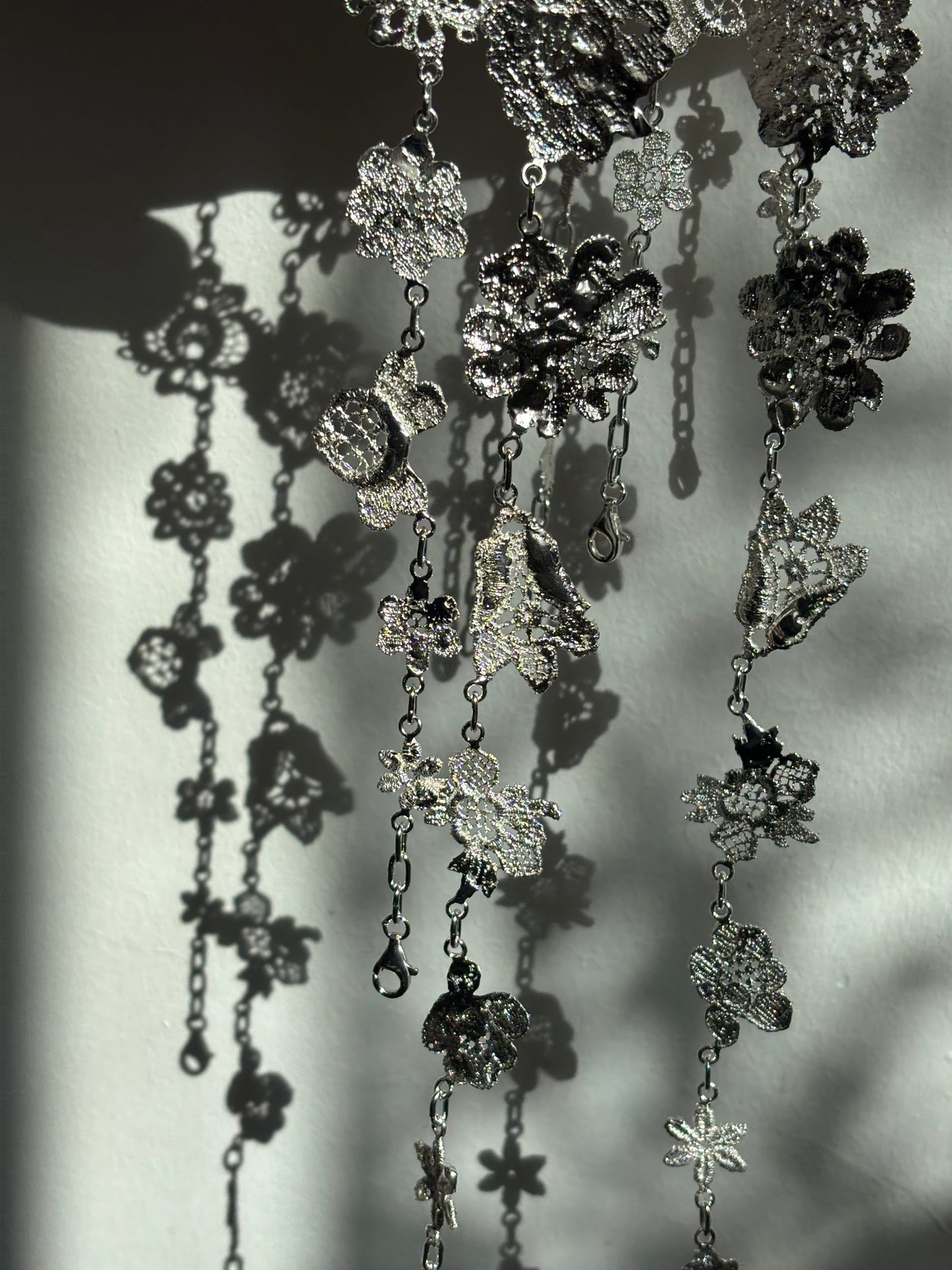 Lace flowers necklace