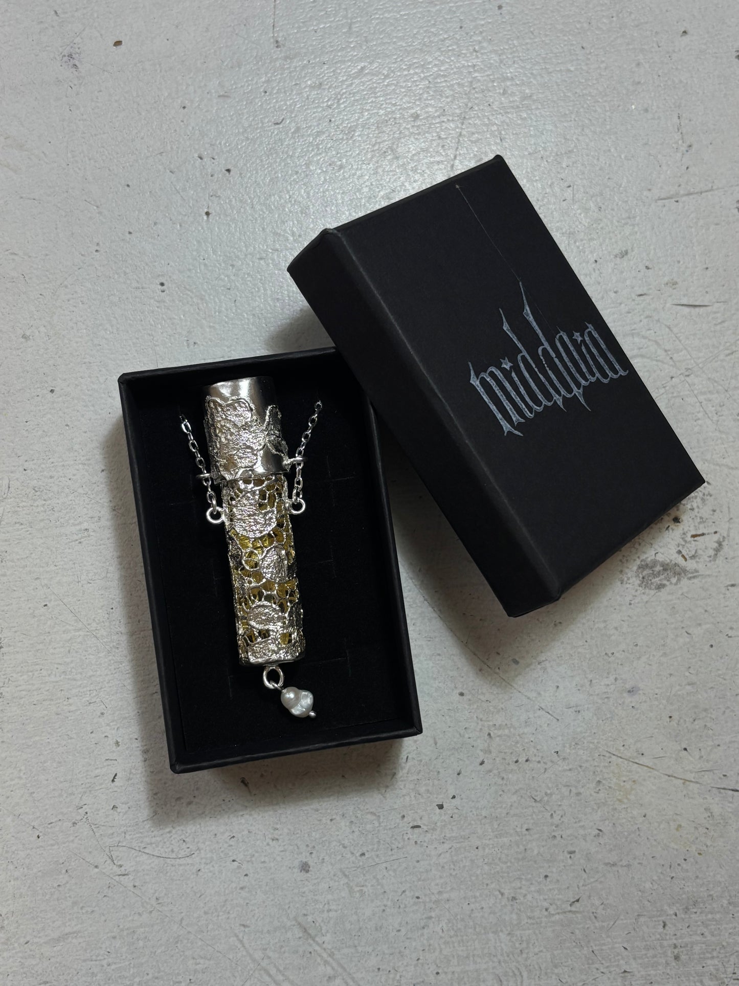 Perfume lace
