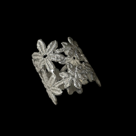 Marguerite lace ring