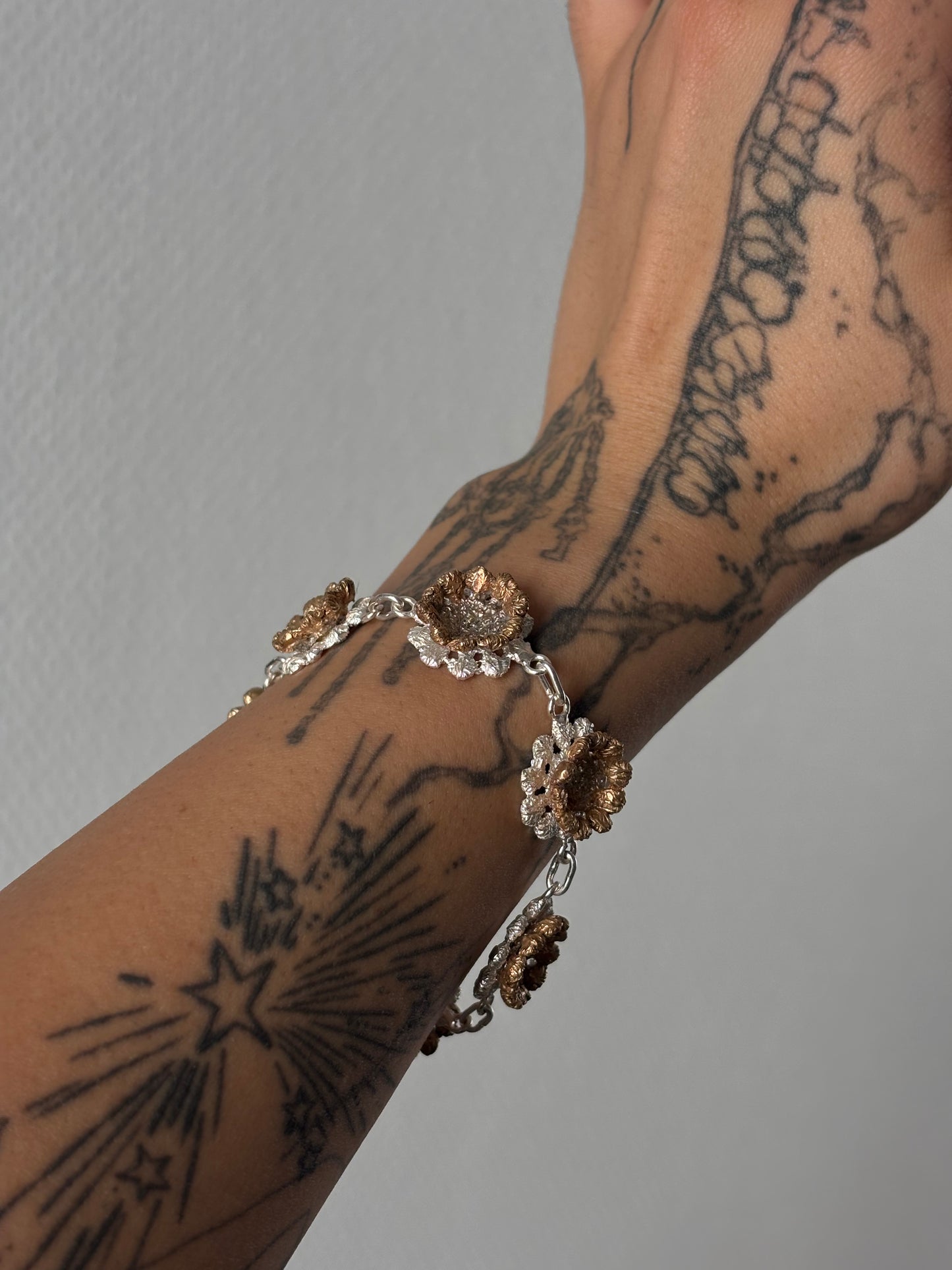 Daisy lace bracelet