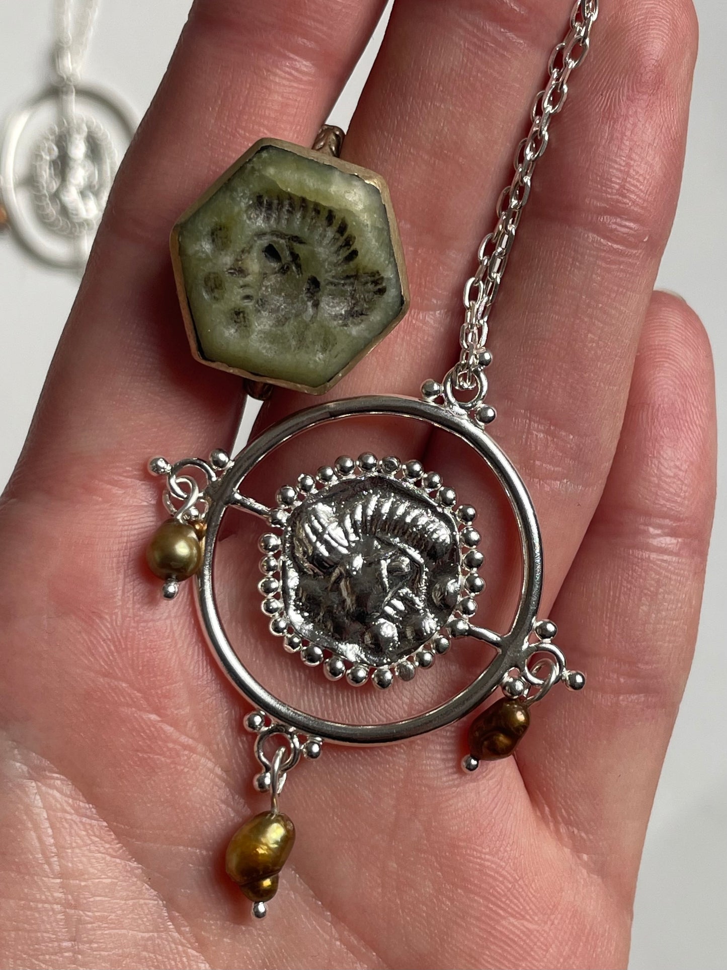 Face pendant n1