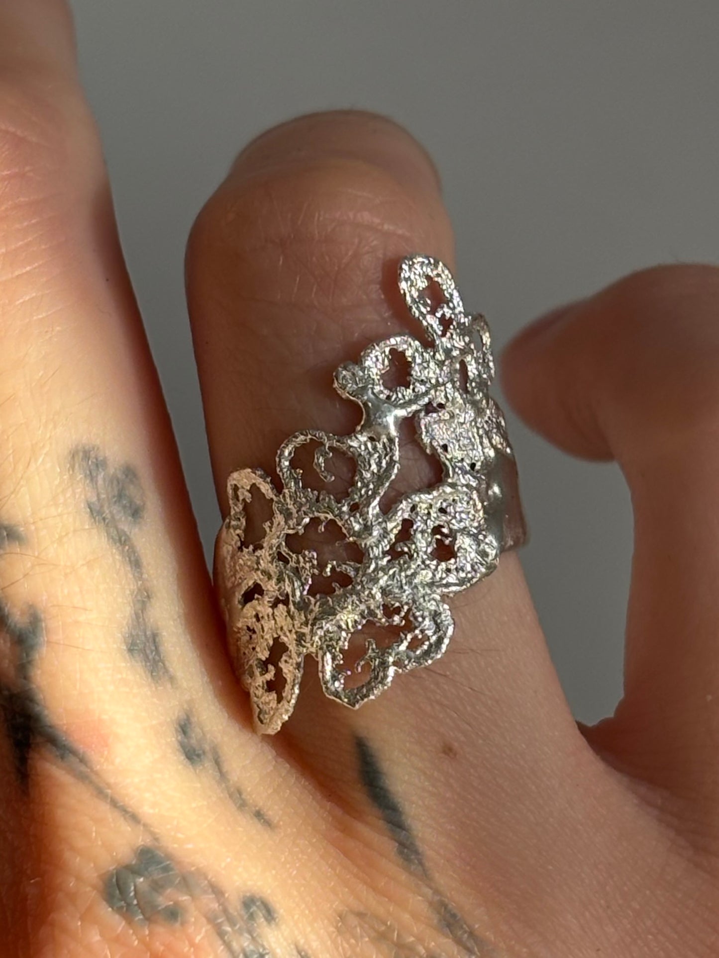 Marguerite lace ring