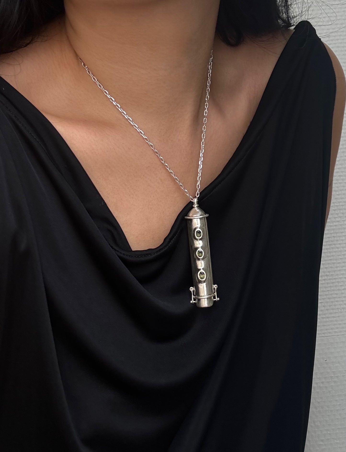 Kingdom of love perfume pendant