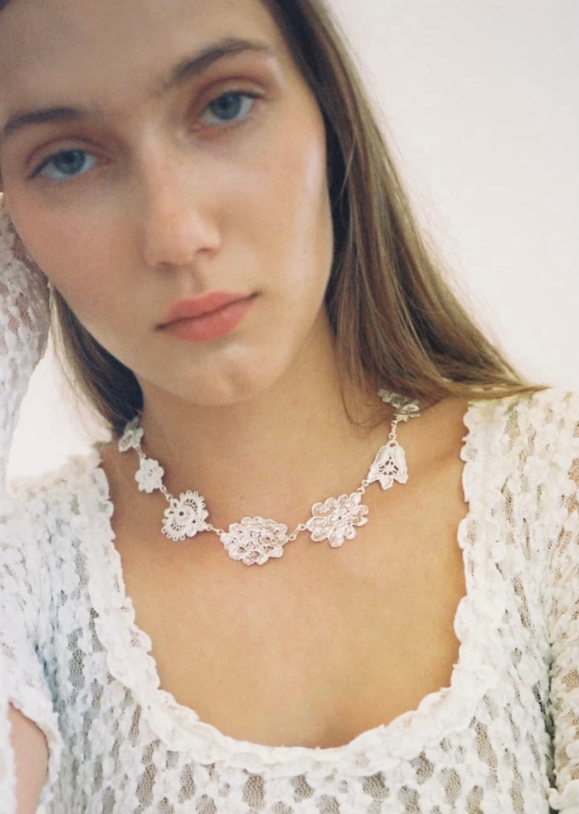 Lace flowers necklace