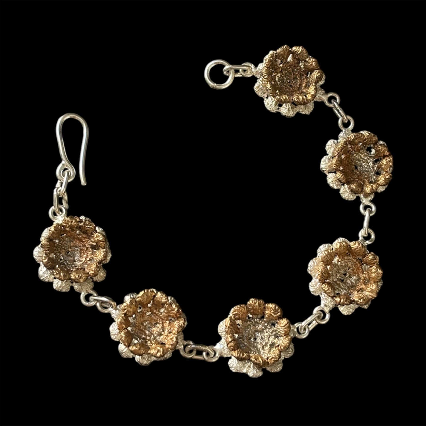 Daisy lace bracelet