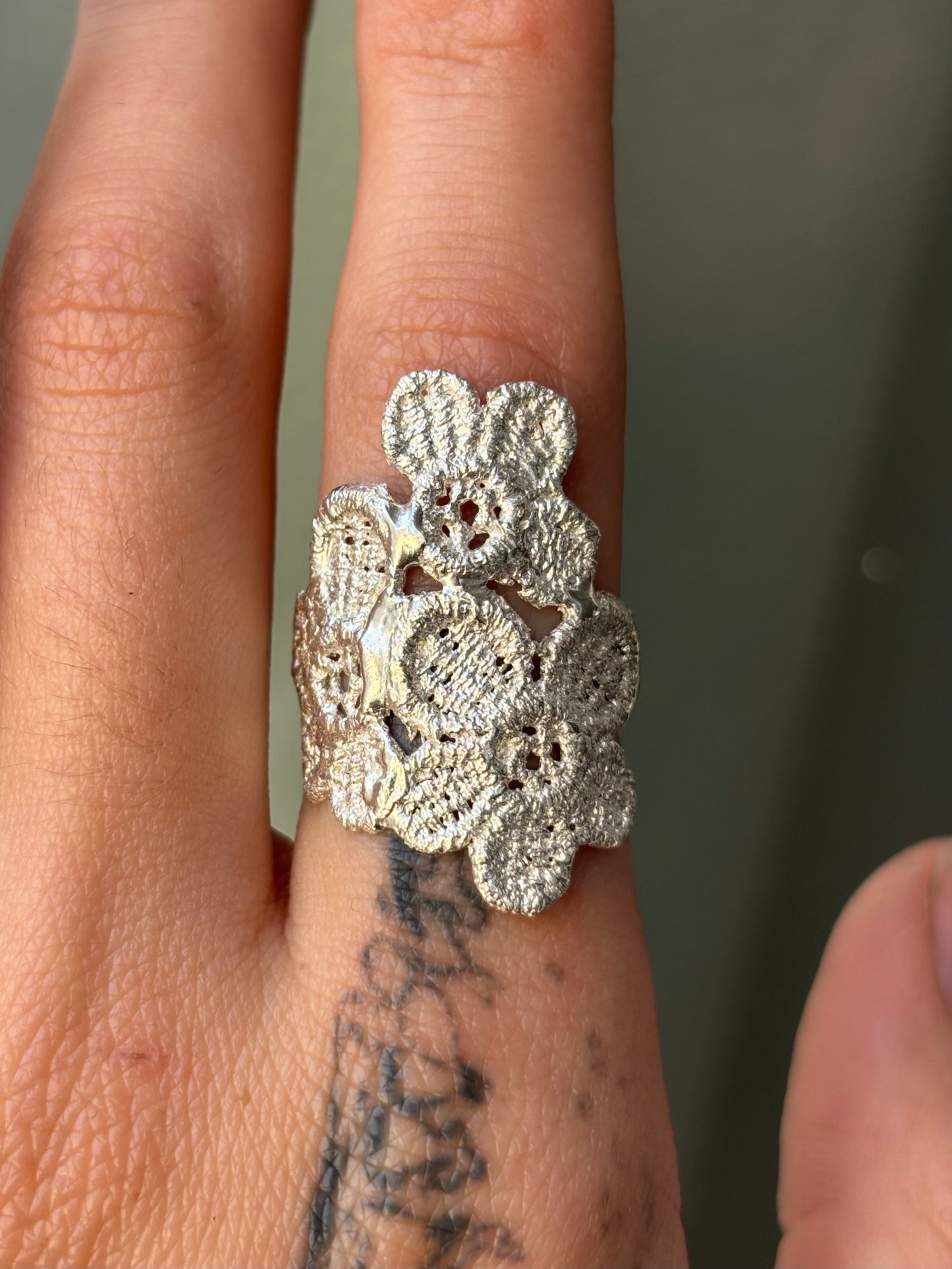 Freesia lace ring