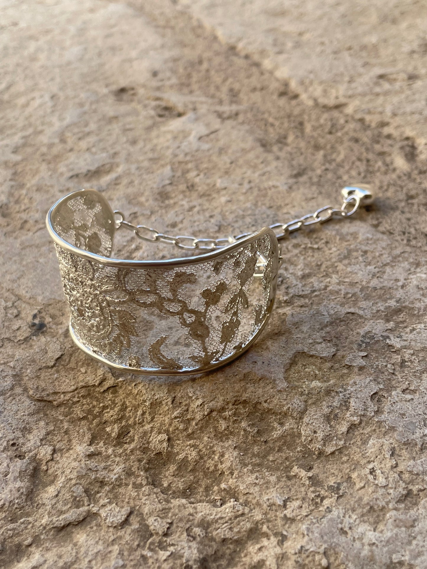 Lace cuff