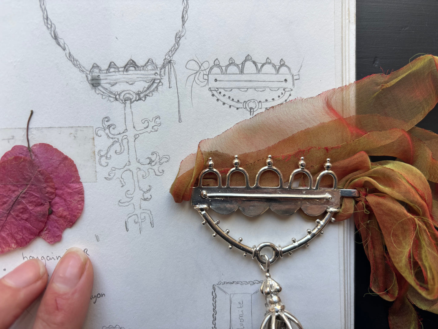 Palacio necklace