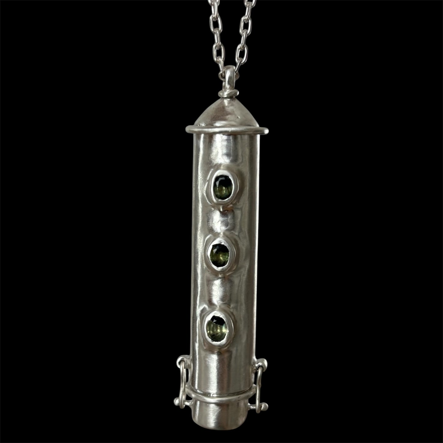 Kingdom of love perfume pendant