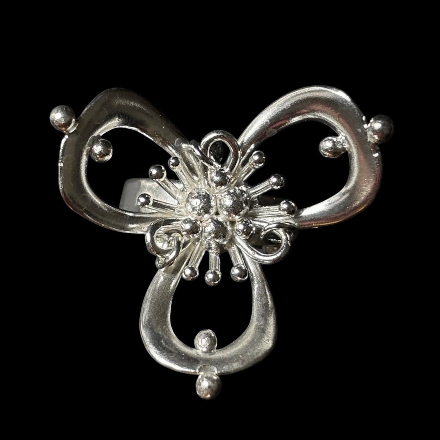 Clover ring