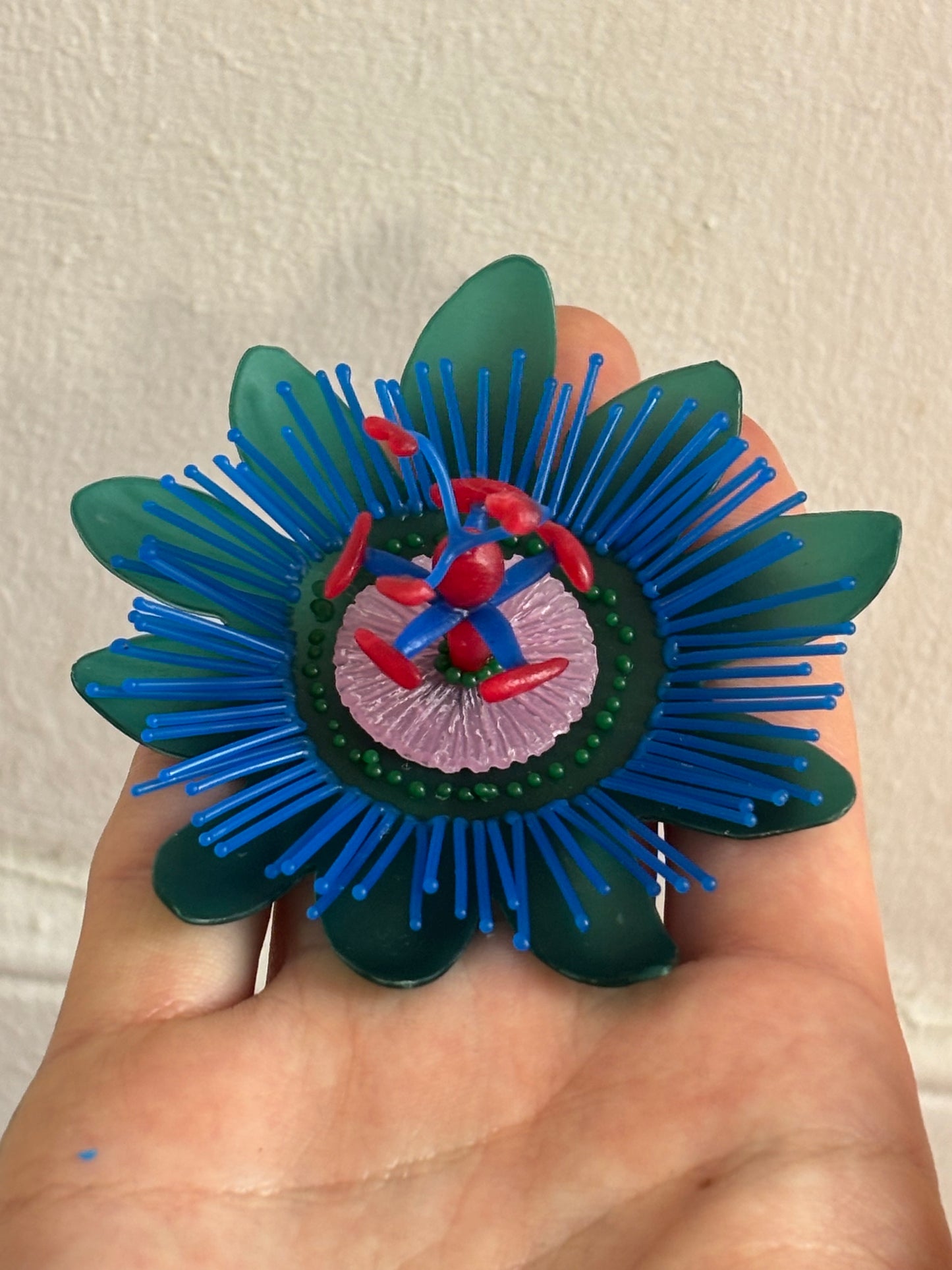 Passiflore brooch