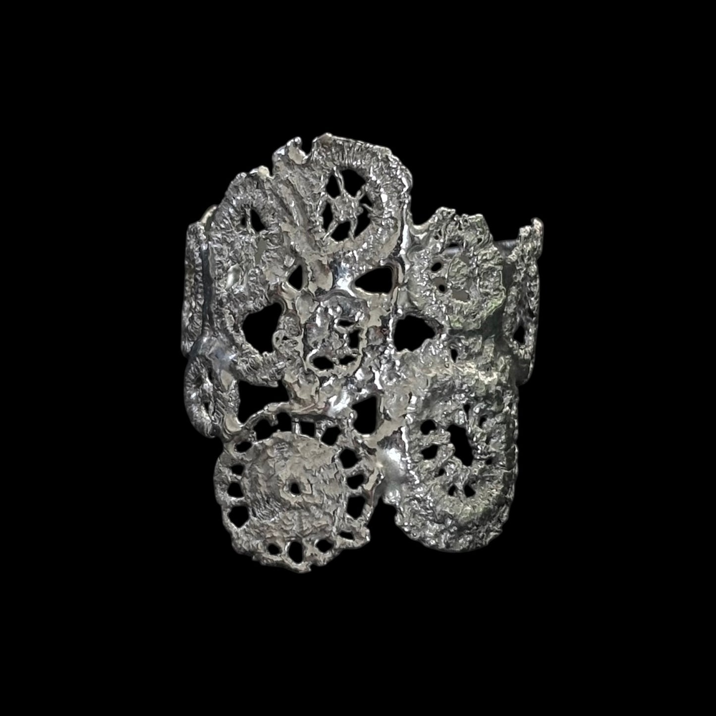 Daffodil lace ring