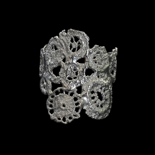 Daffodil lace ring