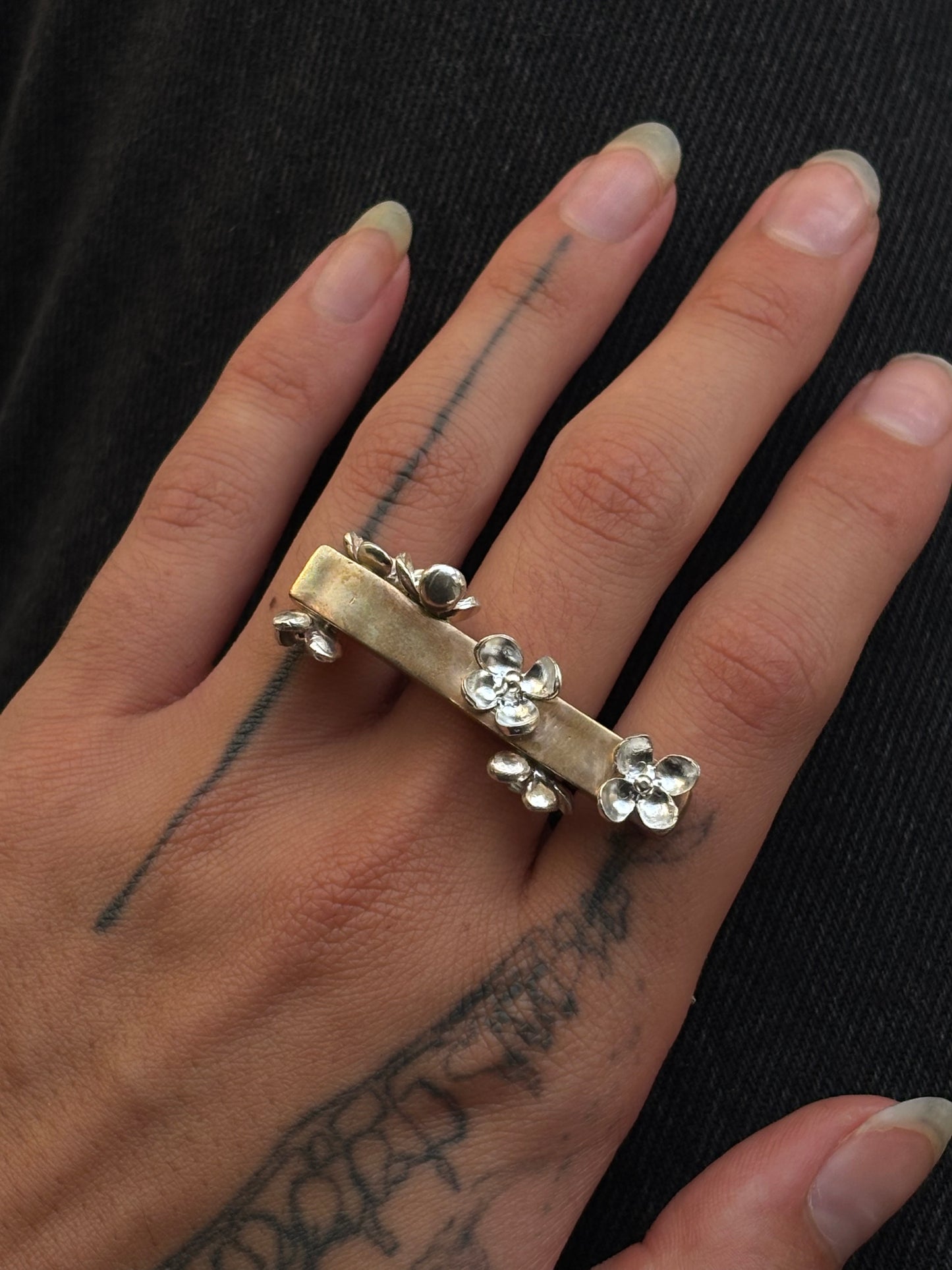 Garden roses ring