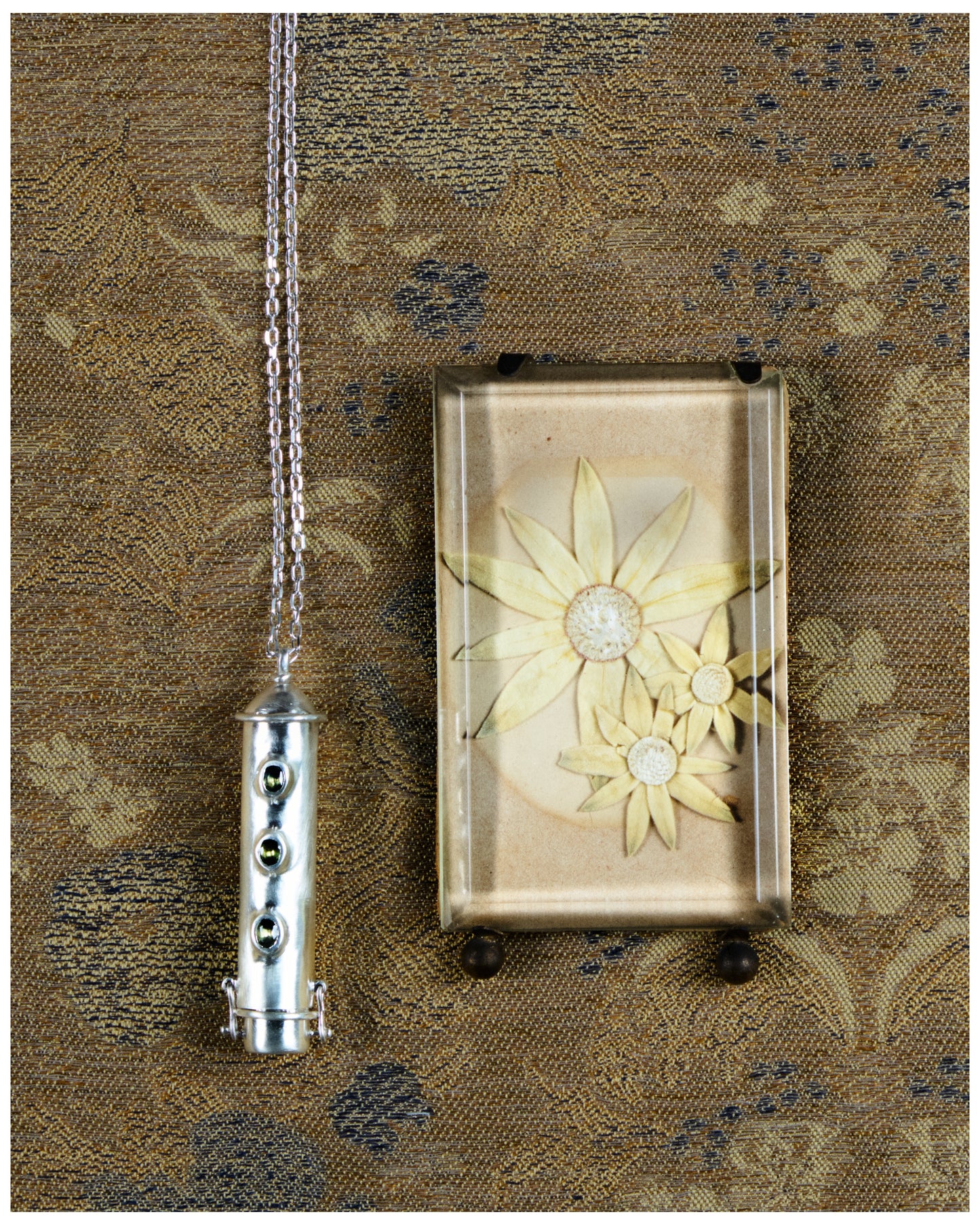 Kingdom of love perfume pendant