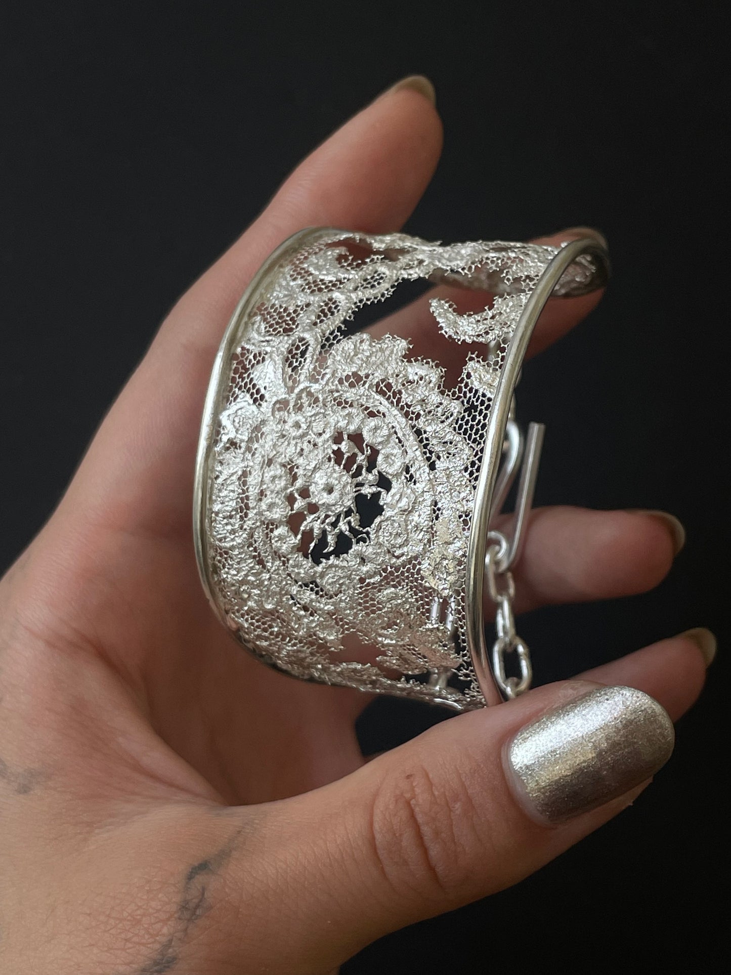 Lace cuff