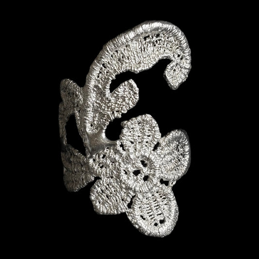 Iris lace ring