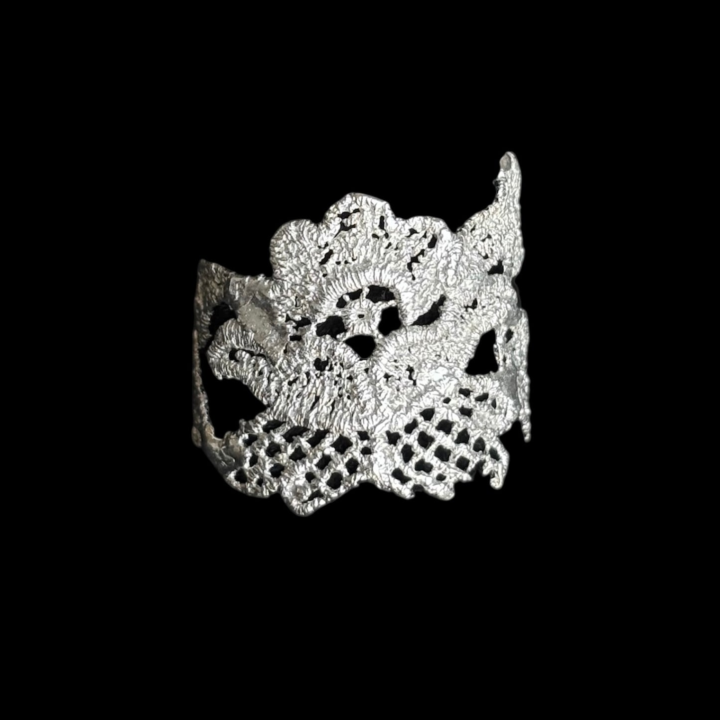 Tulip lace ring