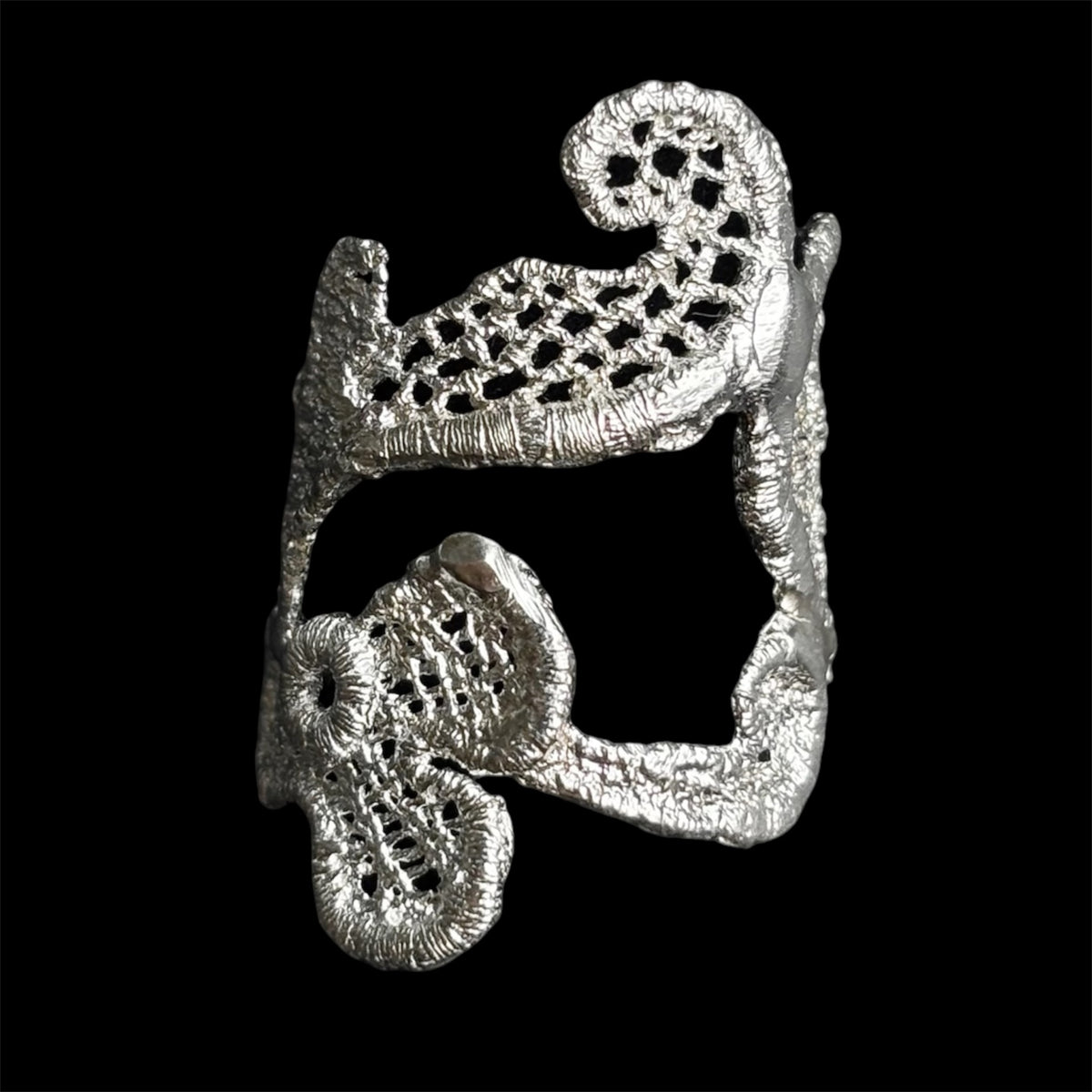 Sweet pea lace ring