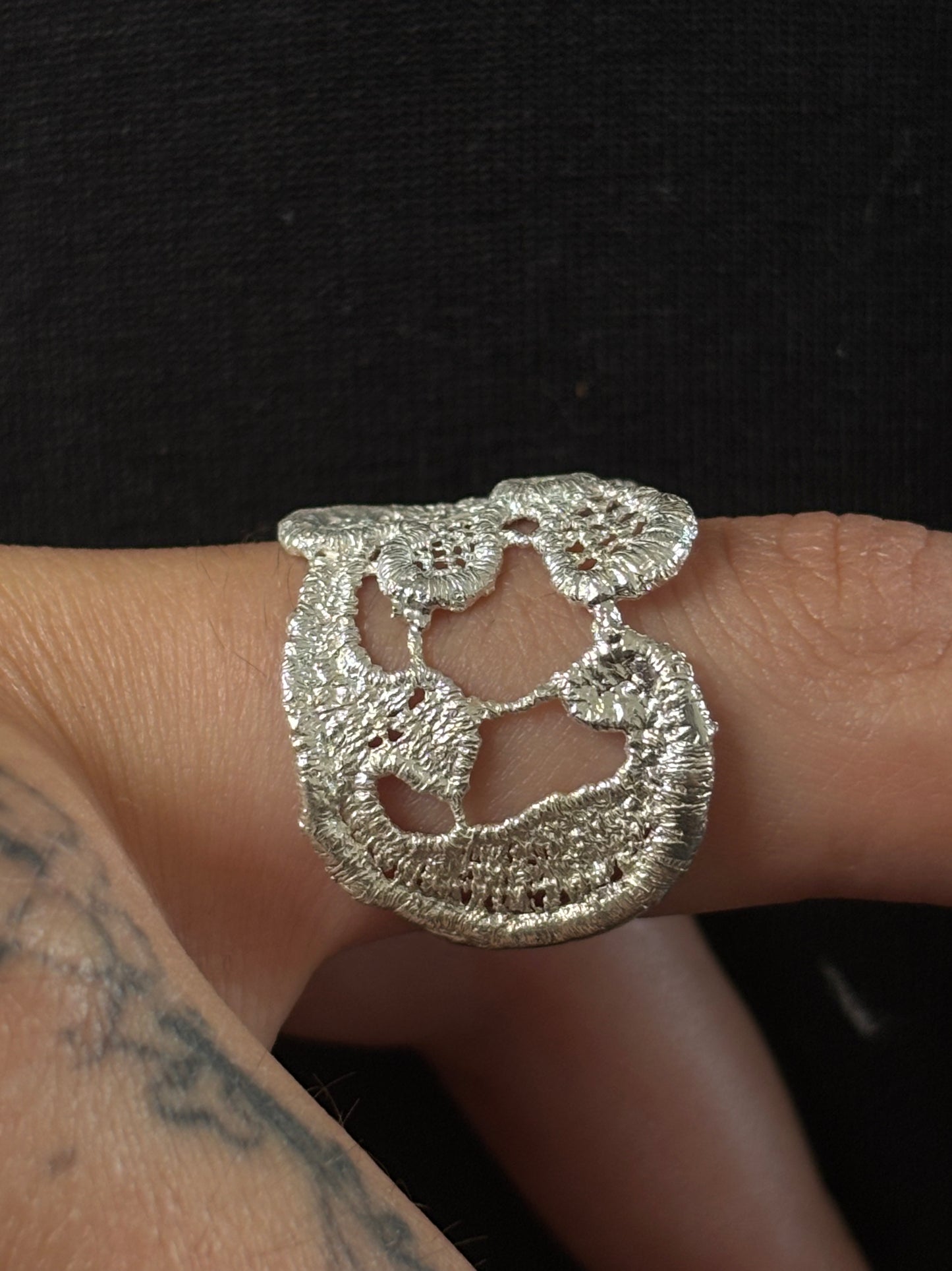 Tiare lace ring
